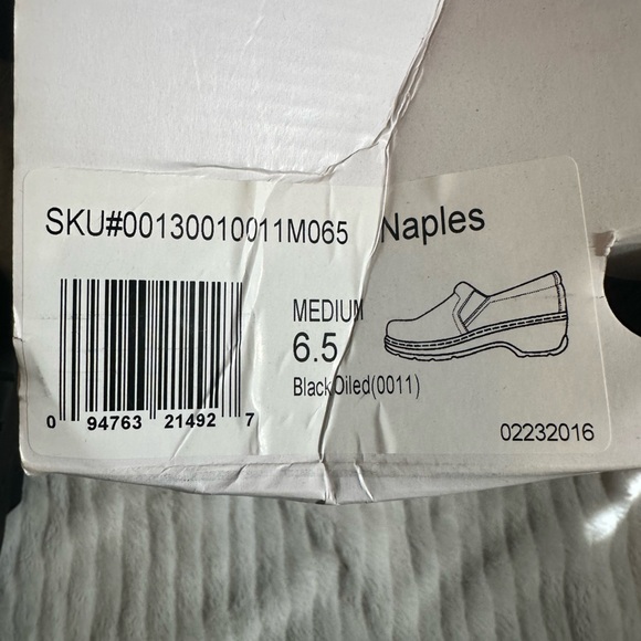 Women’s Klogs - Picture 5 of 6